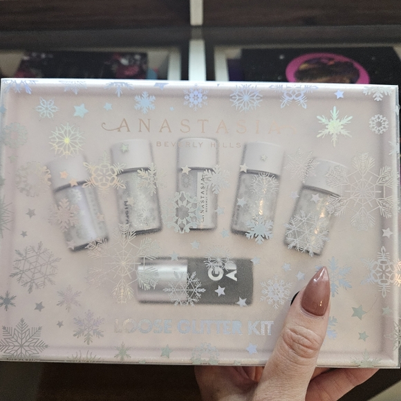 Anastasia loose glitter winter addition - Picture 2 of 4